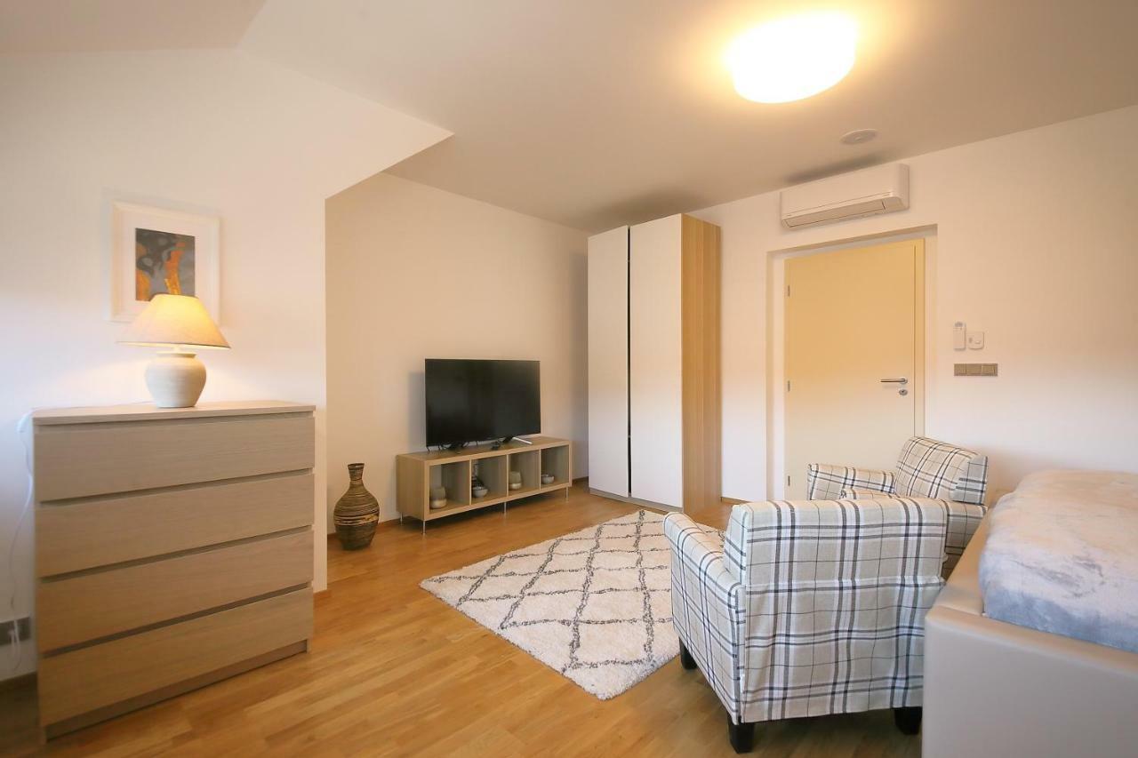Expat House * Prague
