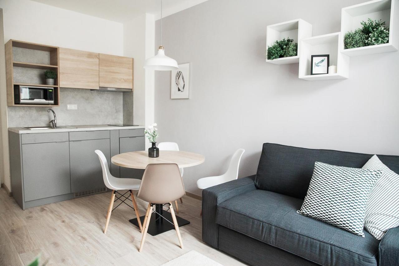 Honest Smichov Apartment *