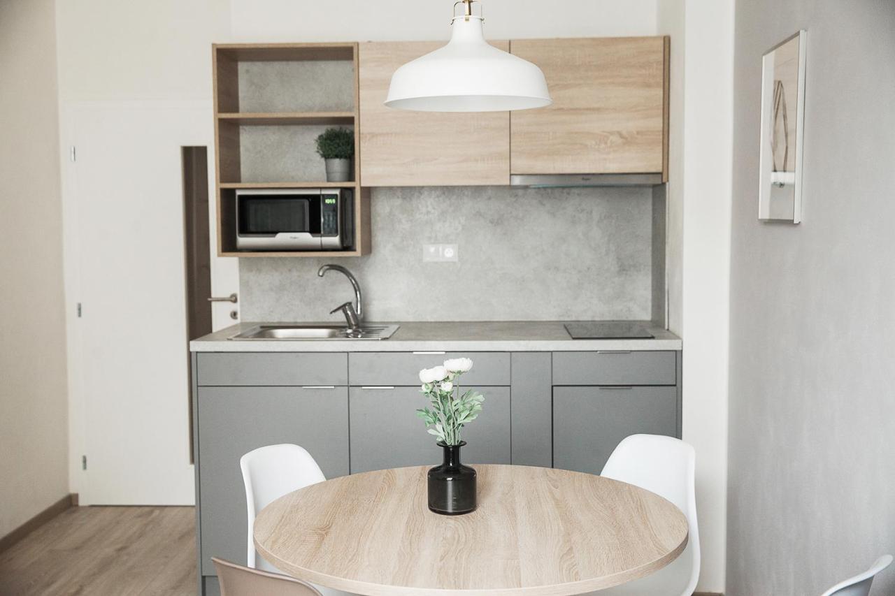 Apartment Honest Smichov *
