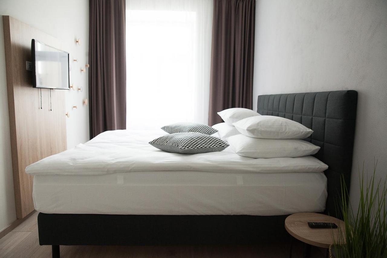 Apartment Honest Smichov *