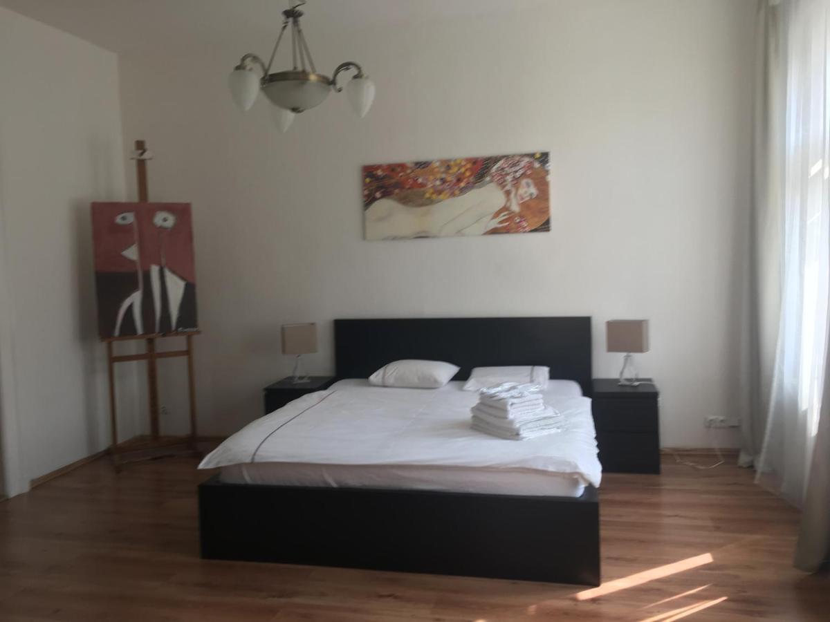Apartment Exclusive On Zborovska Prague