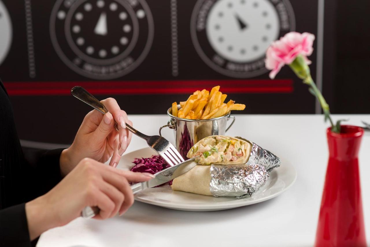 Ibis Mala Strana 3*
