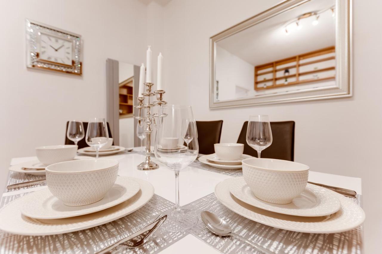 Exclusive Riverside In The Heart Of Prague