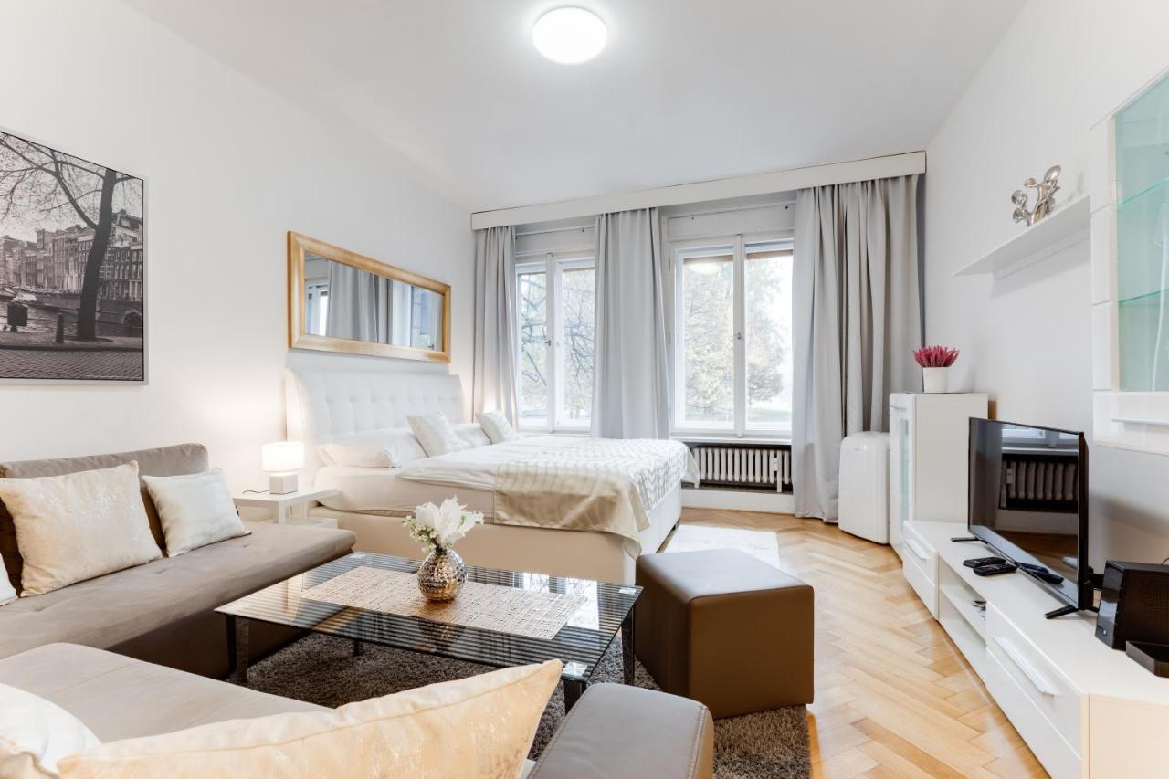 Exclusive Riverside In The Heart Of