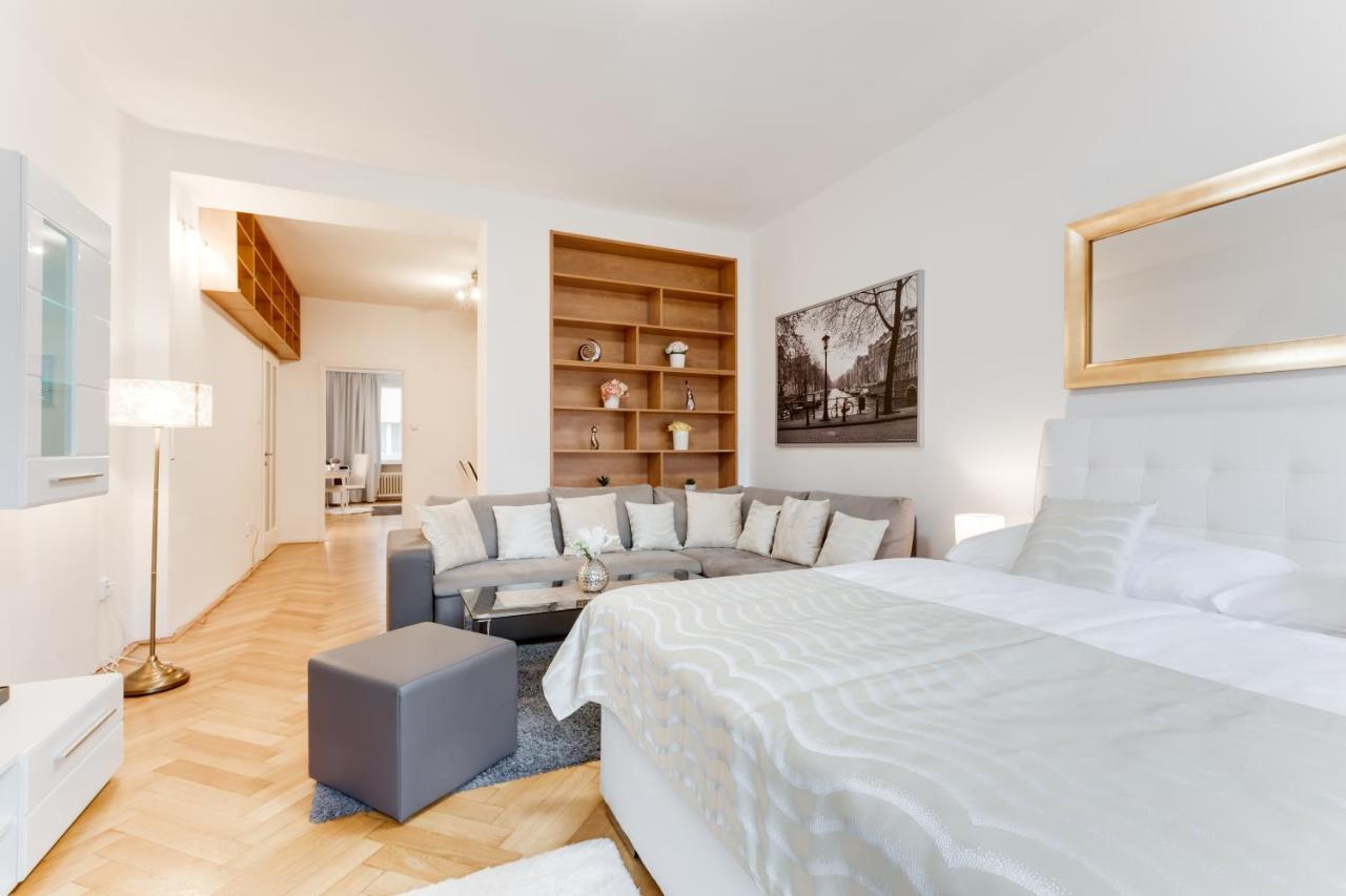 Exclusive Riverside In The Heart Of