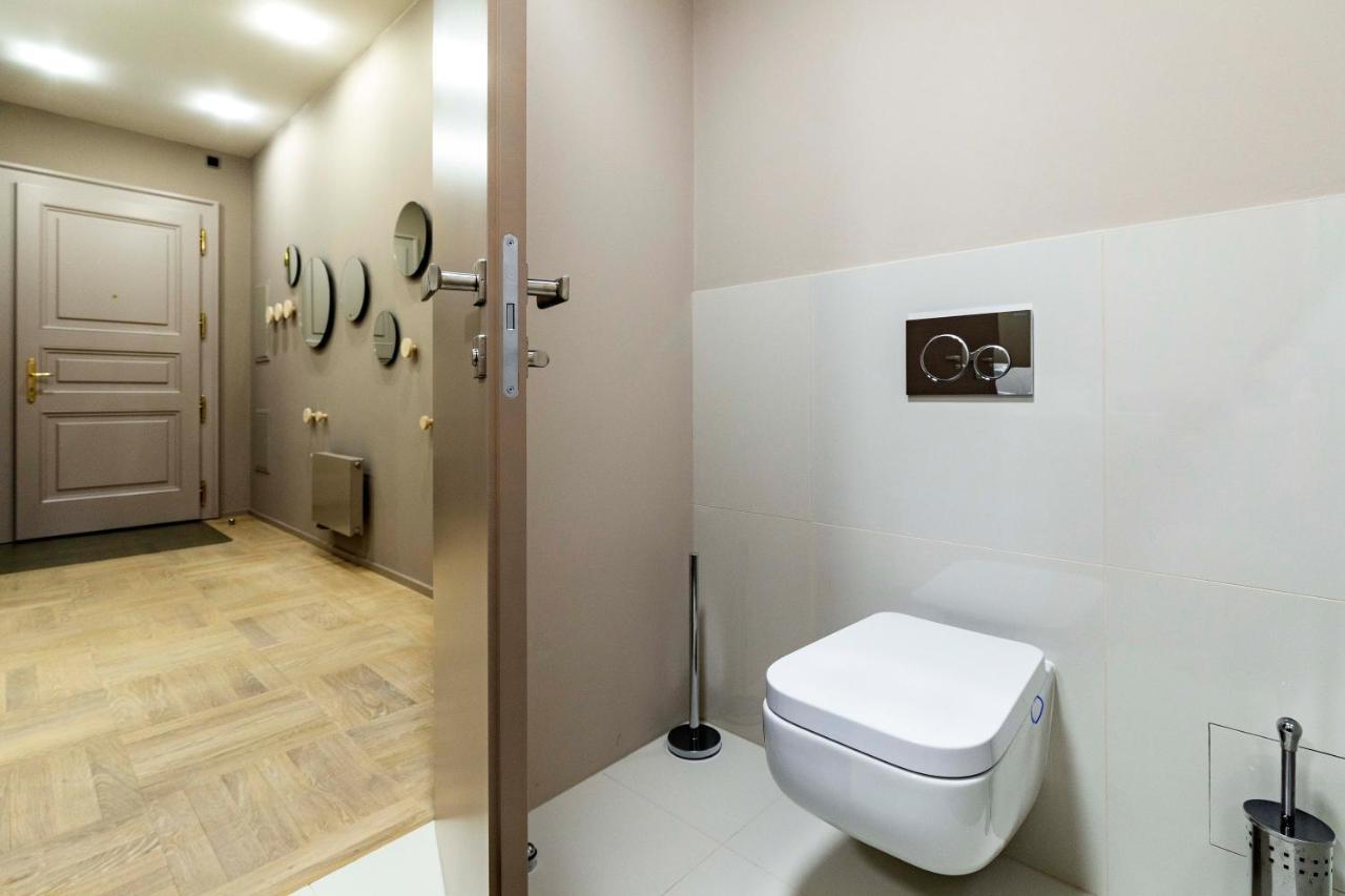 New Luxury Apt With Ac&parking In The Center Of *