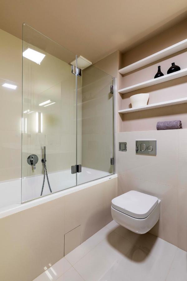 New Luxury Apt With Ac&parking In The Center Of Apartment *