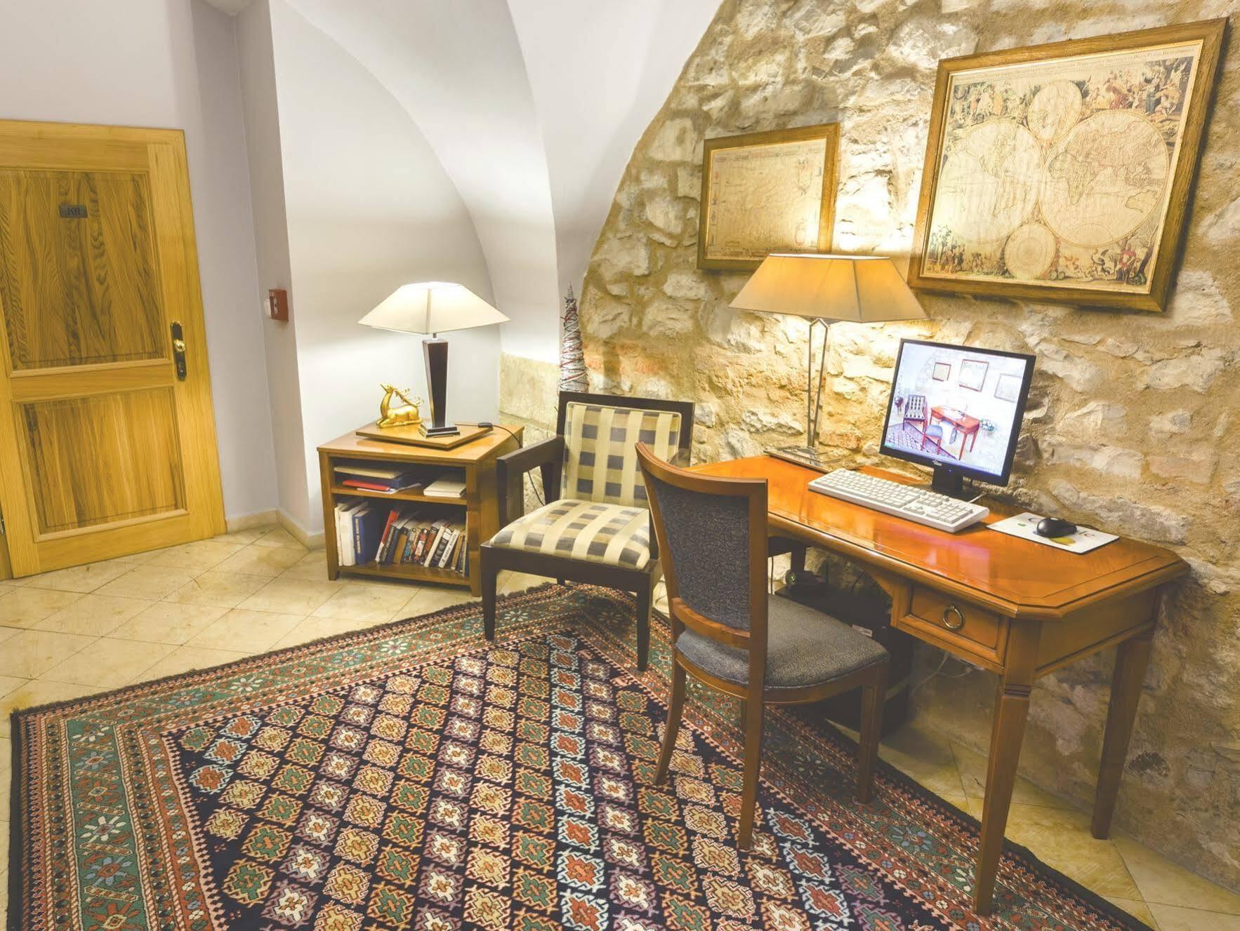 The Golden Wheel Otel