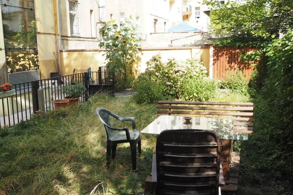 Cozy With A Garden, In The Center! Prague