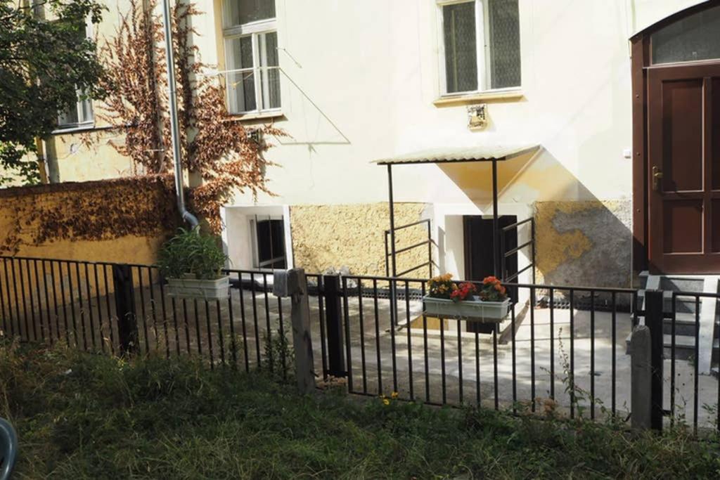 Cozy With A Garden, In The Center! Prague