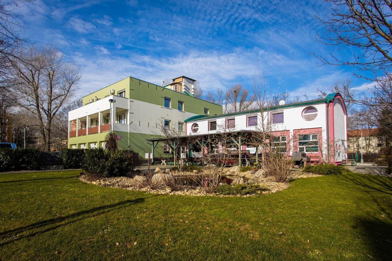 Otel Skolicka 2*