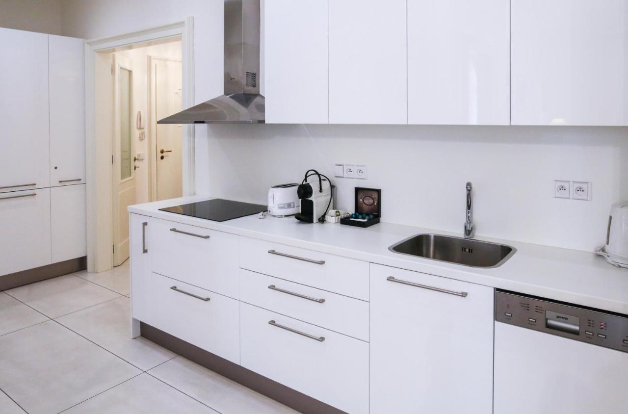 Apartment White & Gray *