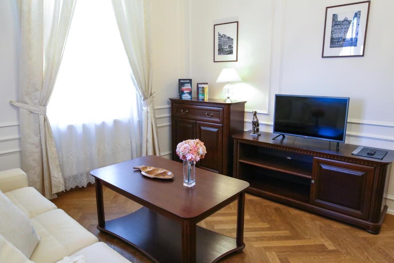 Apartment White & Gray Prag