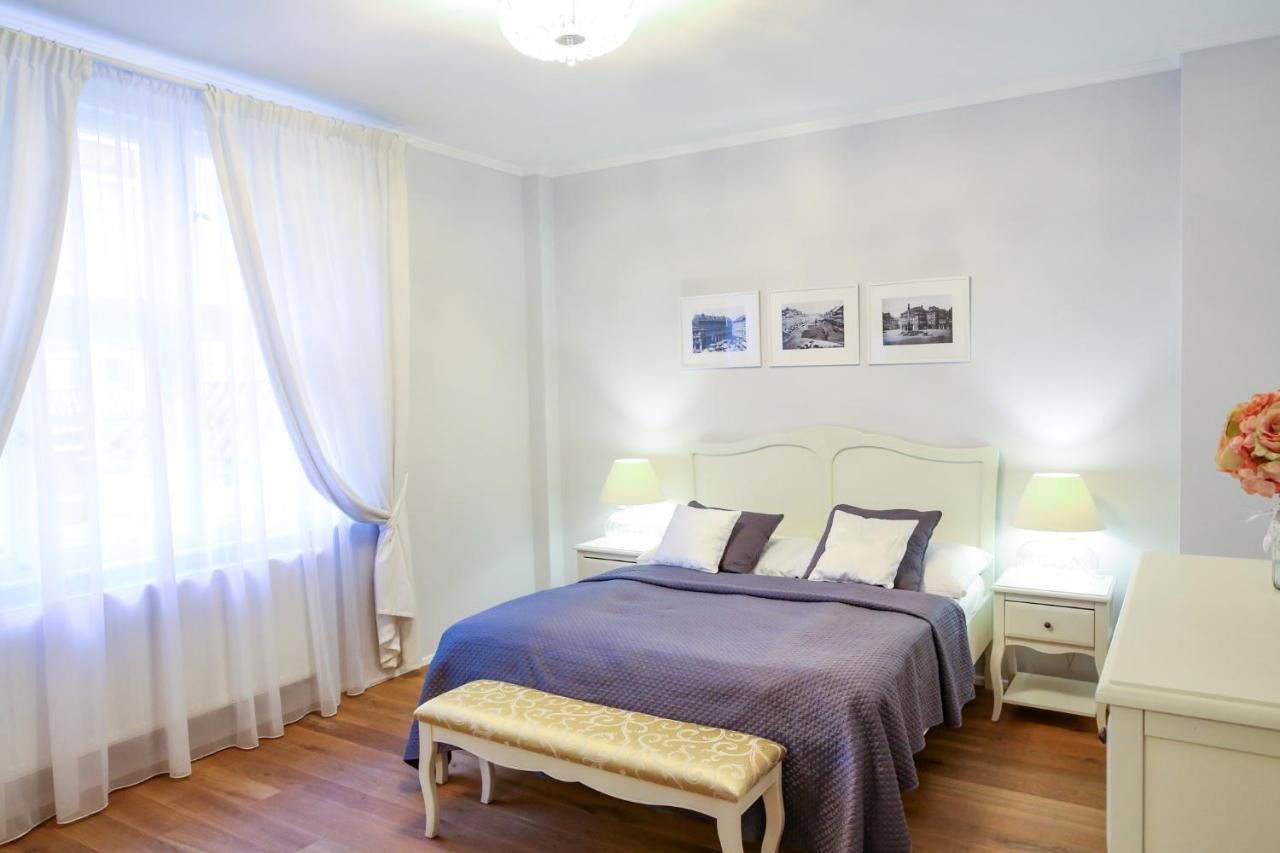 Apartment White & Gray *