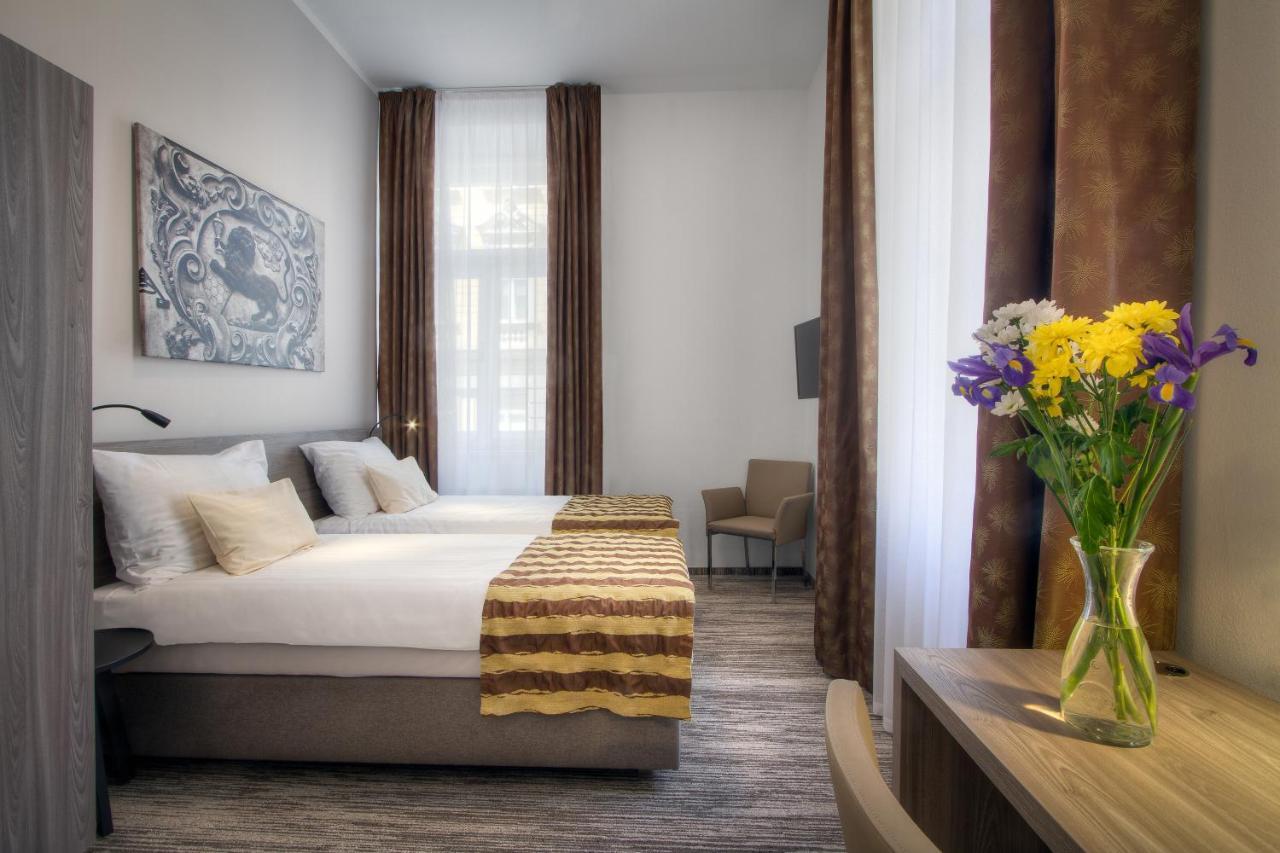 Pav Hotel