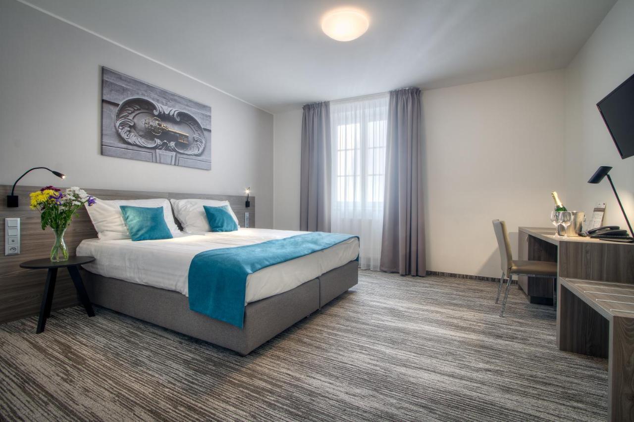 Pav Hotel 3*
