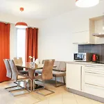 Sunny Apartment In Garden Towers Residence