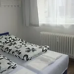 Hu