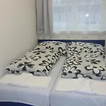 Hu