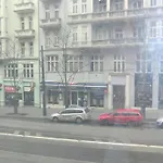 Hu