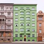 Honest Smichov