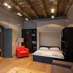 Mostecka Apartment