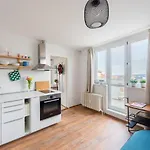 Bright Charming Apt With Terrace, Parking & Airco.