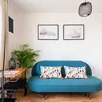 Bright Charming Apt With Terrace, Parking & Airco.