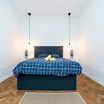 Elegant, Modern, 2-Bed Flat By Museum Of Prague