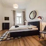 Charles Bridge - 3 Bedroom Apartment - Old Town
