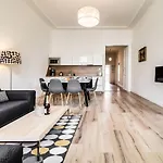 Charles Bridge - 3 Bedroom Apartment - Old Town