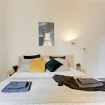 New & Cozy 3Bds In Historical Center - S8