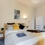 New & Cozy 3Bds In Historical Center - S8