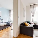 New & Cozy 3Bds In Historical Center - S8