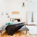 Spacious Cozy 2Bds Apt In Center - Stp4