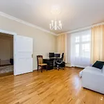 Prostorny Tripokojovy Apartman U Nabrezi Vltavy