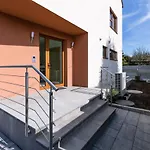 Home Le Fame