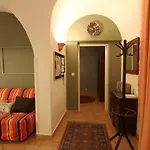 Rustic Ground Floor Apartment In Mala Strana