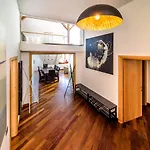 Triplex Kings Apartment In Old Town