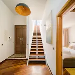 Triplex Kings Apartment In Old Town