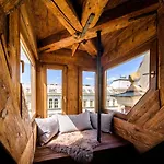 Triplex Kings Apartment In Old Town