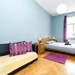 Cozy And Sunny Apartment In Uptown