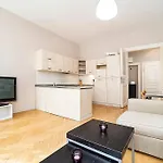 Cozy And Sunny Apartment In Uptown
