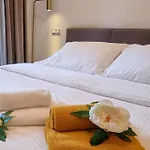 Amazing Flat With Garden, Vinohrady Near Center