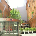 Picasso Apartments
