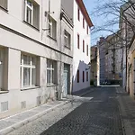 Cozy Apartment In Quiet Courtyard Near Charles Bridge