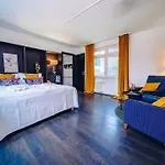 Lovely 3Bd - Rooftop - Jacuzzi&Sauna
