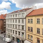 Popular Location / Street View / 4 Ppl / Netflix