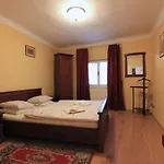 Cool 1 Bedroom Prokopska Apartment In Mala Strana