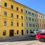 Studio V Prizemi S Kuchyni A Koupelnou
